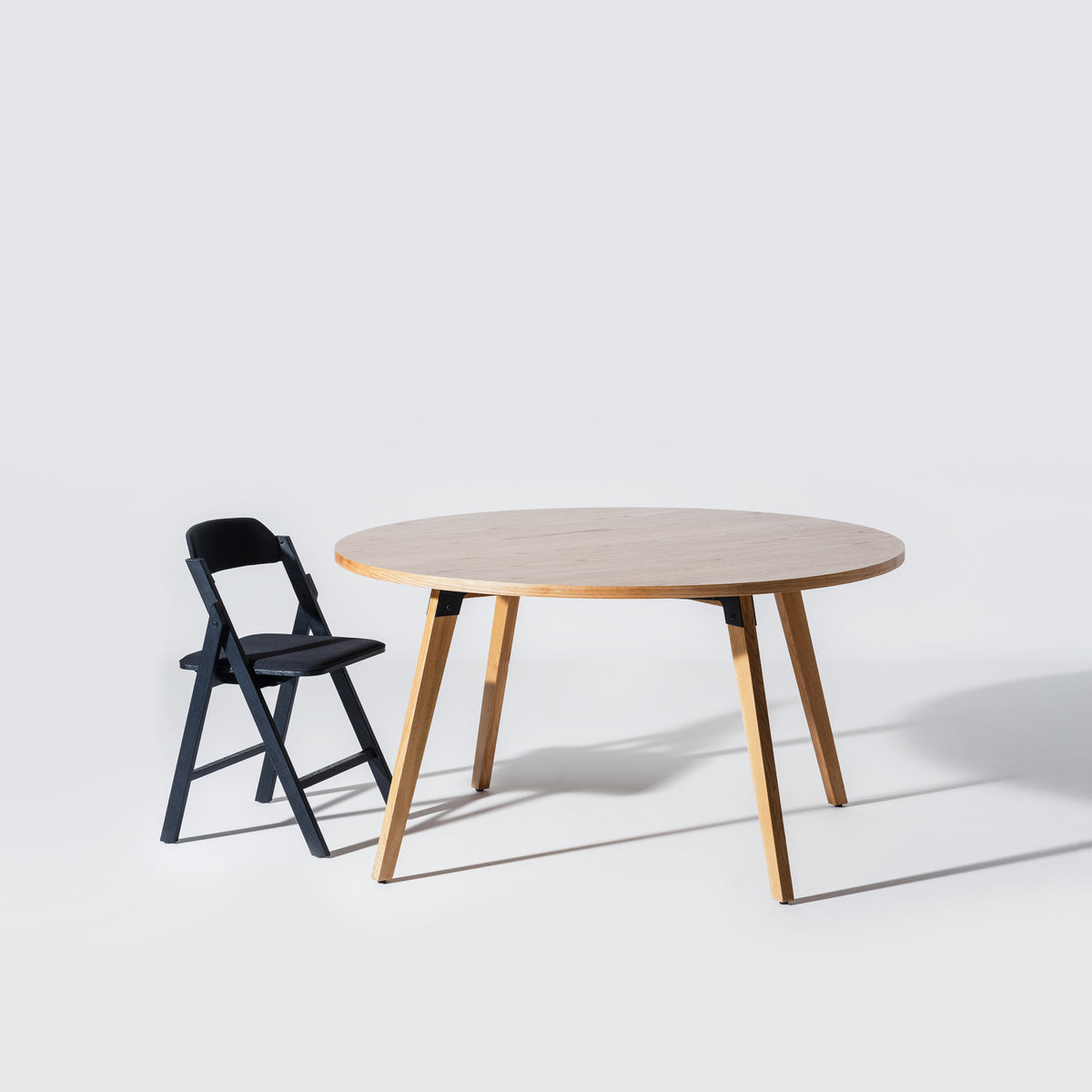 Neo Dining Table