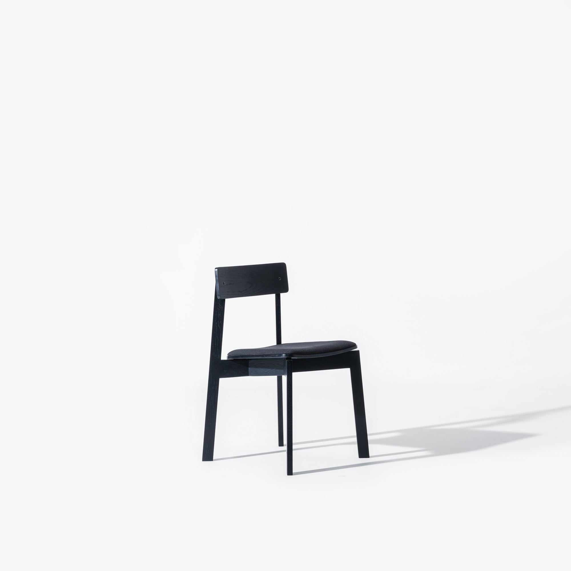 Sono Chair - Black Stained Oakwood / Ebony Black Fabric