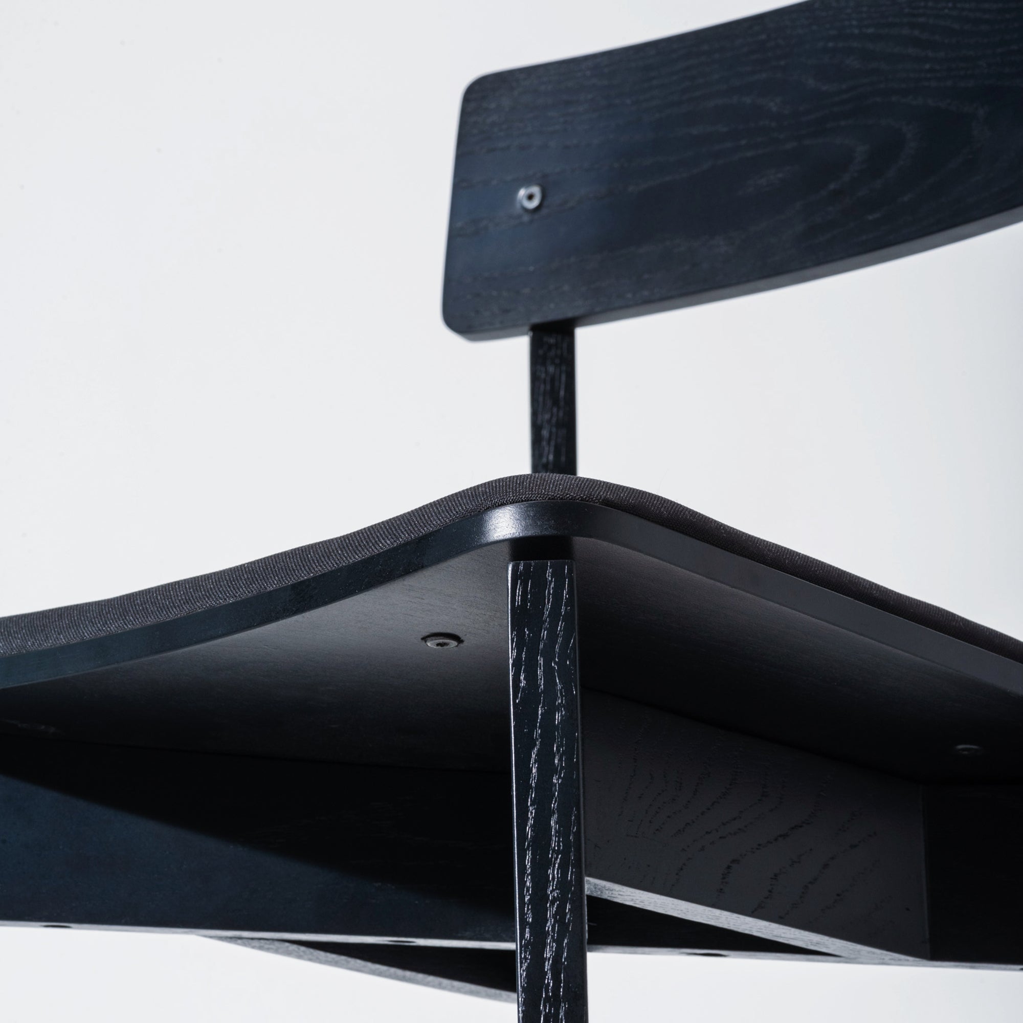 Sono Chair - Black Stained Oakwood / Black Leatherite