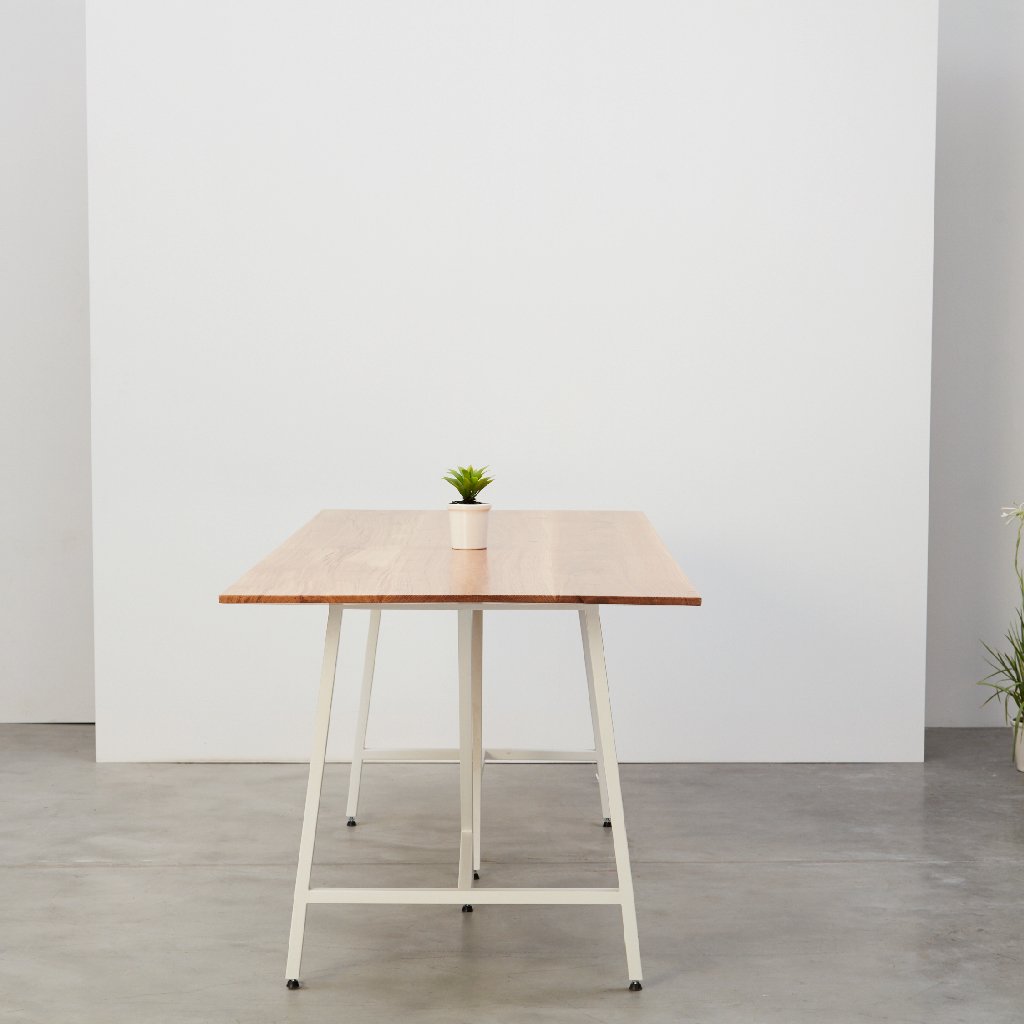 Quedro Dining Table