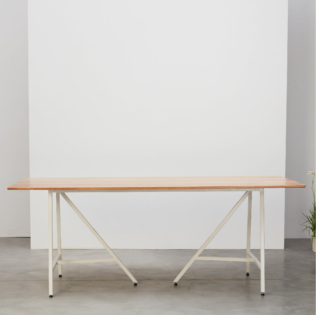 Quedro Dining Table