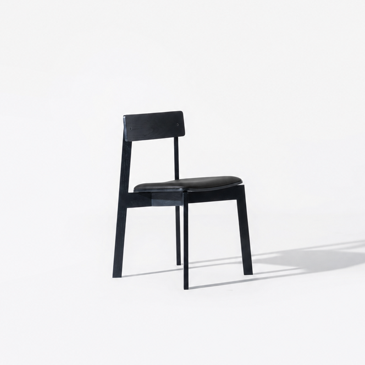 Sono Chair - Black Stained Oakwood / Black Leatherite