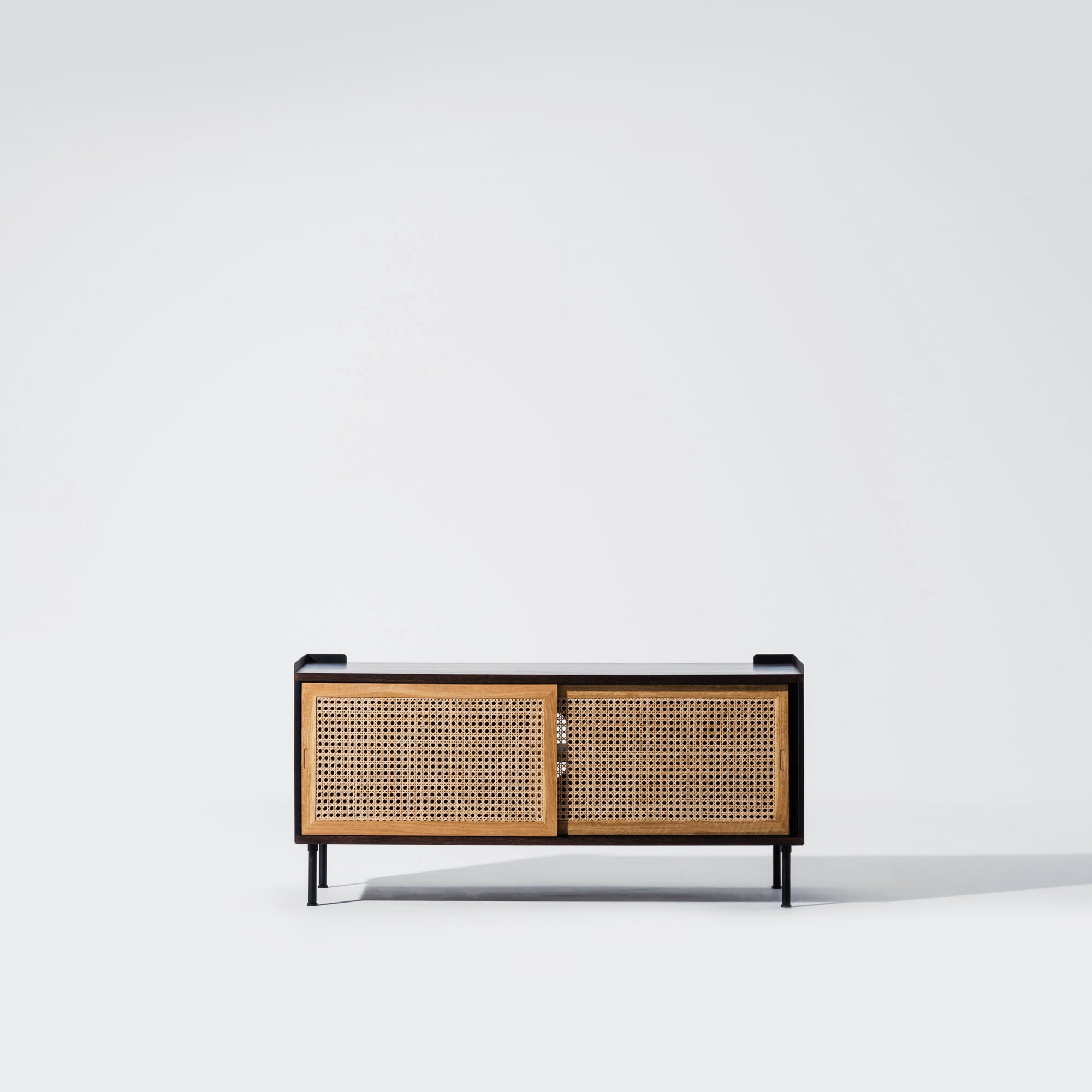 Wrap Wicker Console M - Dark Oakwood/Space Black