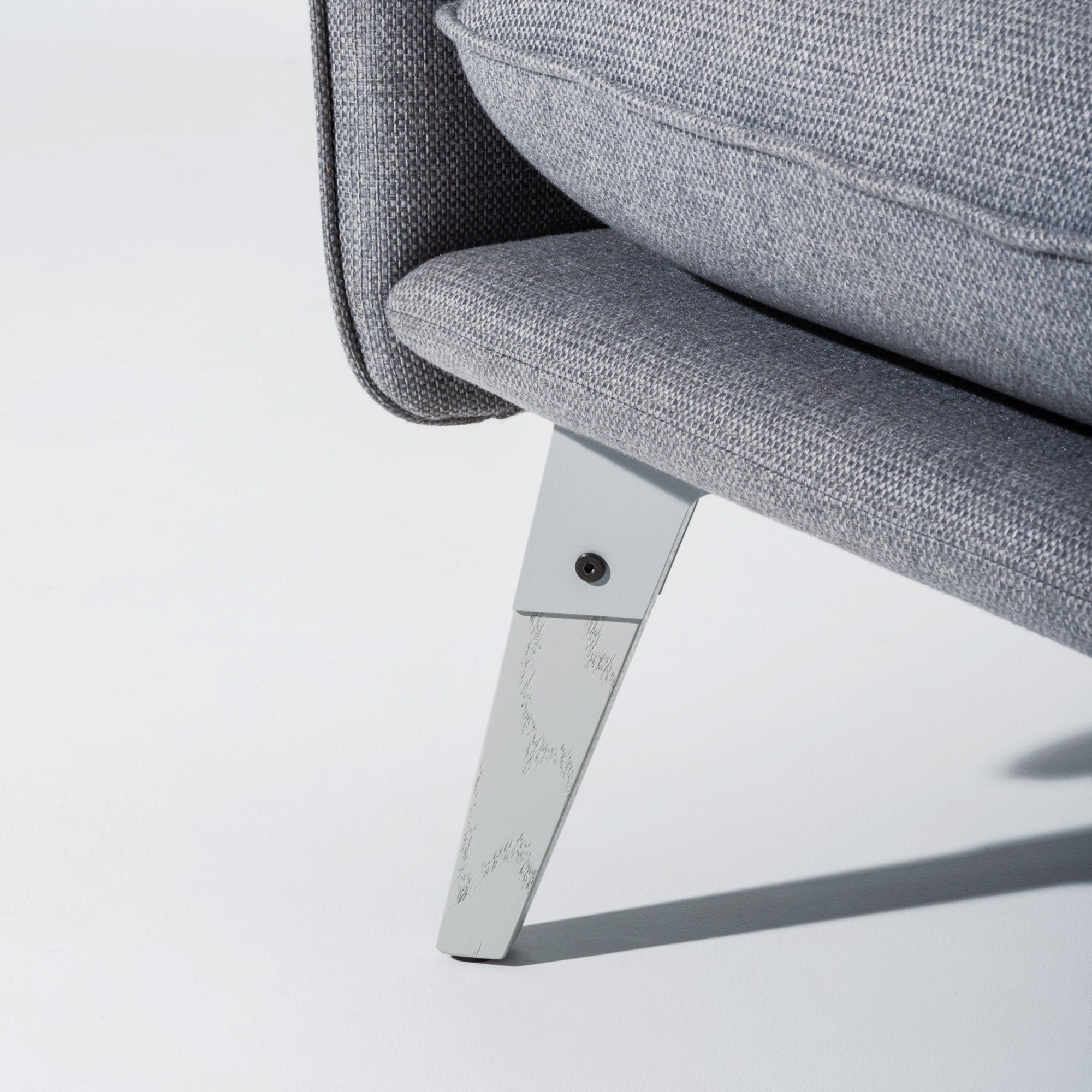 Wing Lounger - Midnight Blue Stained wood / Oden Denim